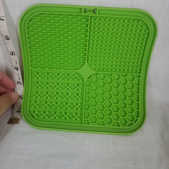Pet Licking Mats 2 Dog Paw 2 Hexagon 3 Square New - Picture 6 of 13